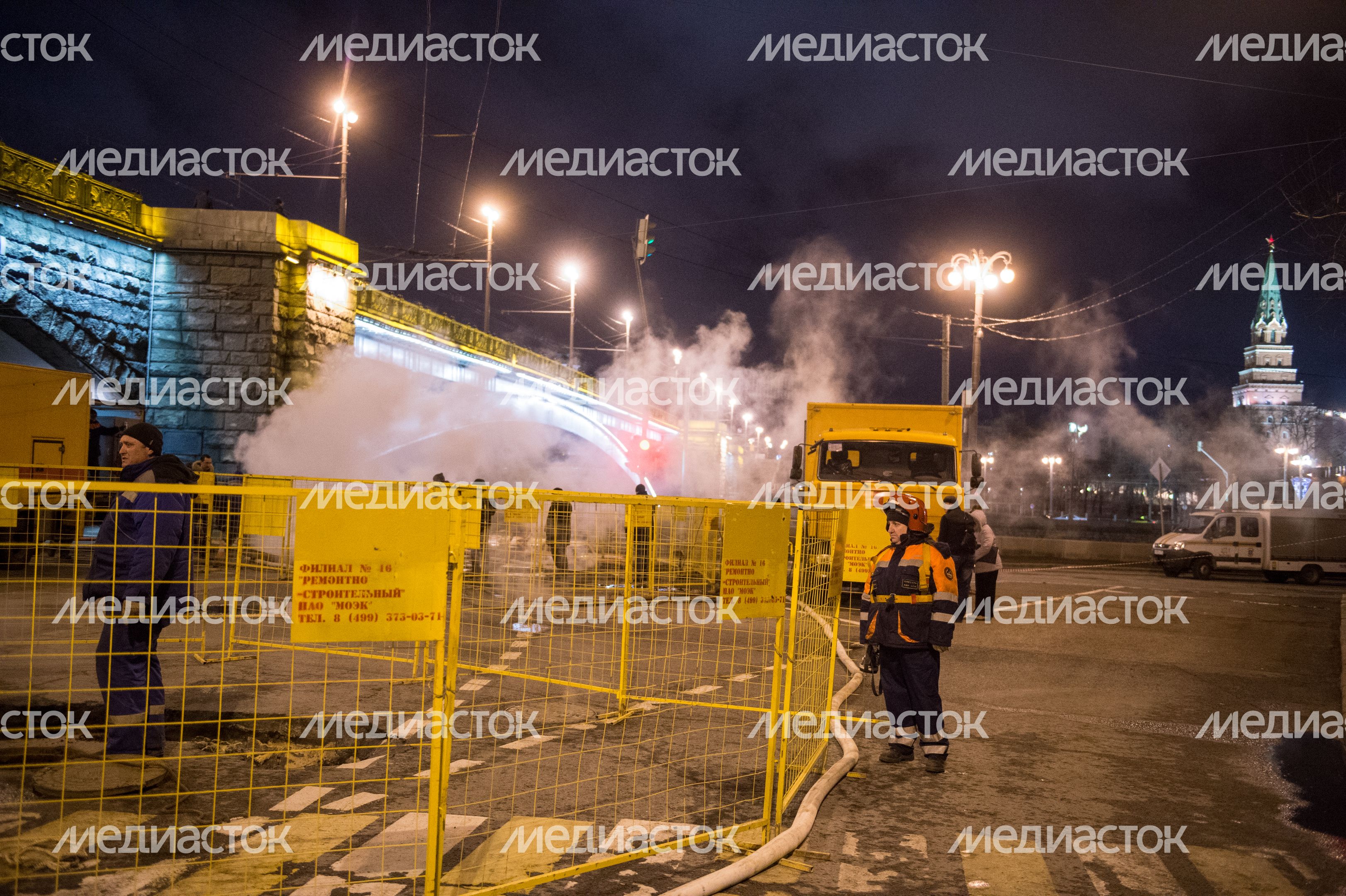 Прорыв трубы в центре Москвы Прорыв трубы в центре Москвы