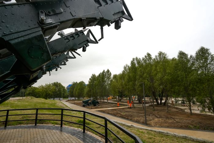 В Дзержинском завершается обновление сквера имени Громцева