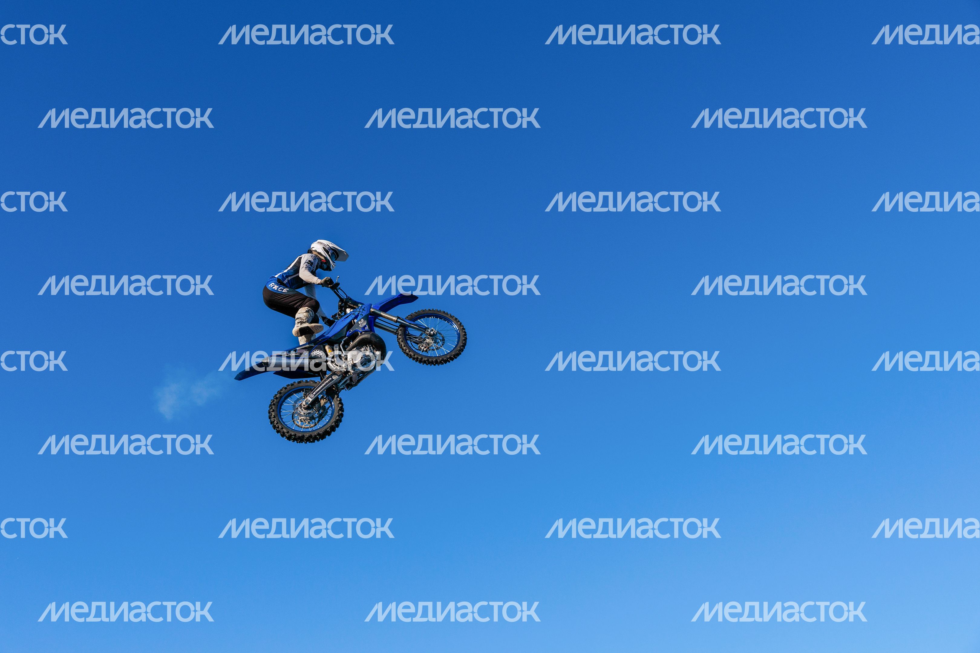 Зимний фристайл-мотокросс от команды FMX13 в Одинцово Зимний фристайл-мотокросс от команды FMX13 в Одинцово