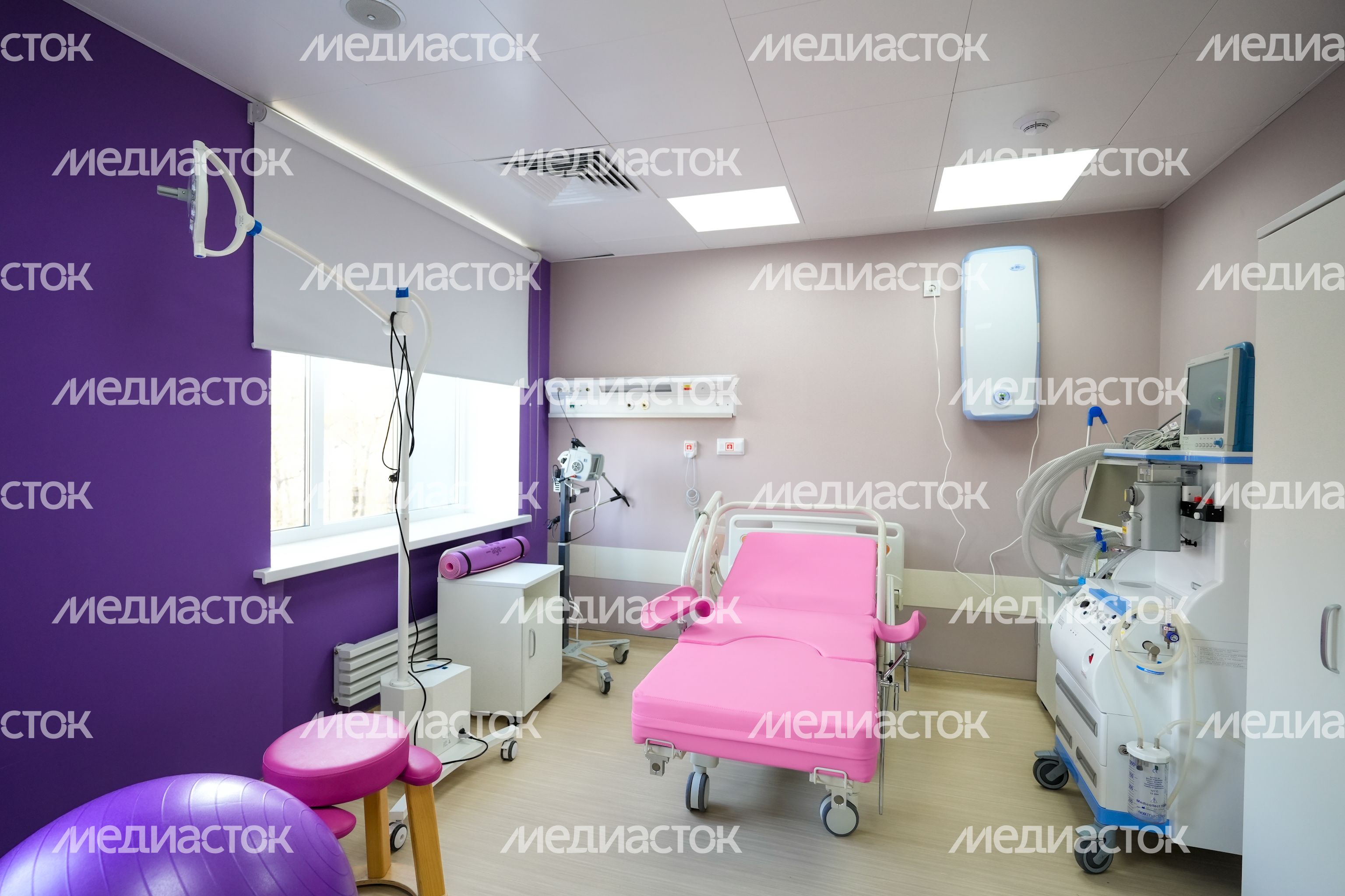 Семейная палата в химкинском роддоме, открывшемся после капремонта Семейная палата в химкинском роддоме, открывшемся после капремонта