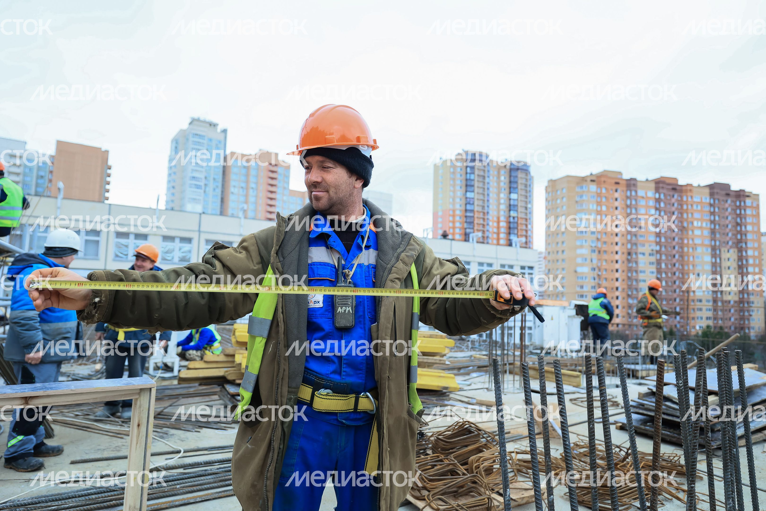 Проверка хода строительства пристройки к школе №14 в Долгопрудном Губернатором Подмосковья