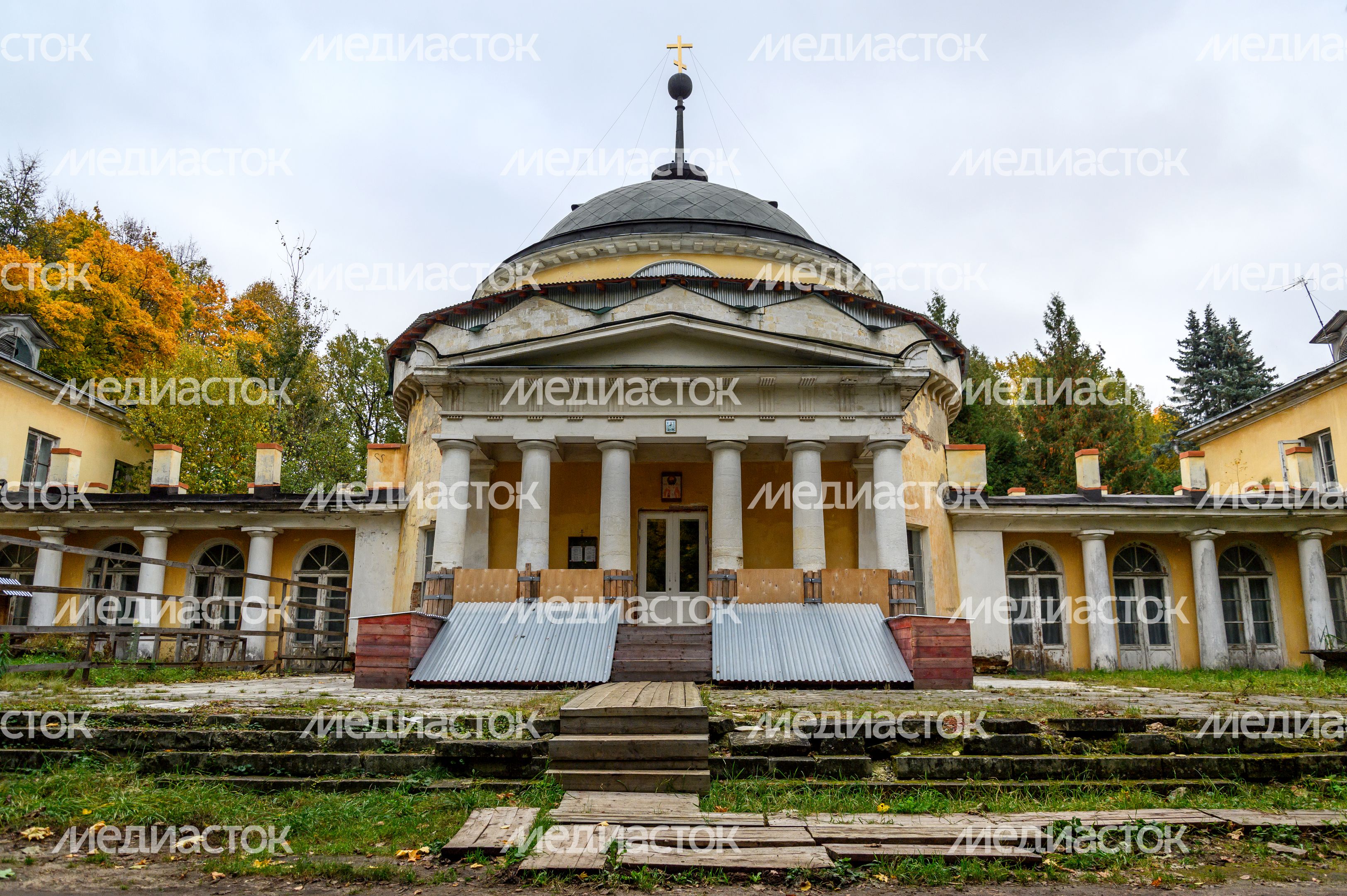 Храм-мавзолей Волконских в усадьбе Суханово Ленинского округа Храм-мавзолей Волконских в усадьбе Суханово Ленинского округа