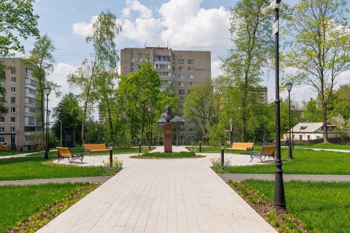 Памятник Никите Моисеевичу Зотову - основателю усадьбы Лыткарино в XVIII веке