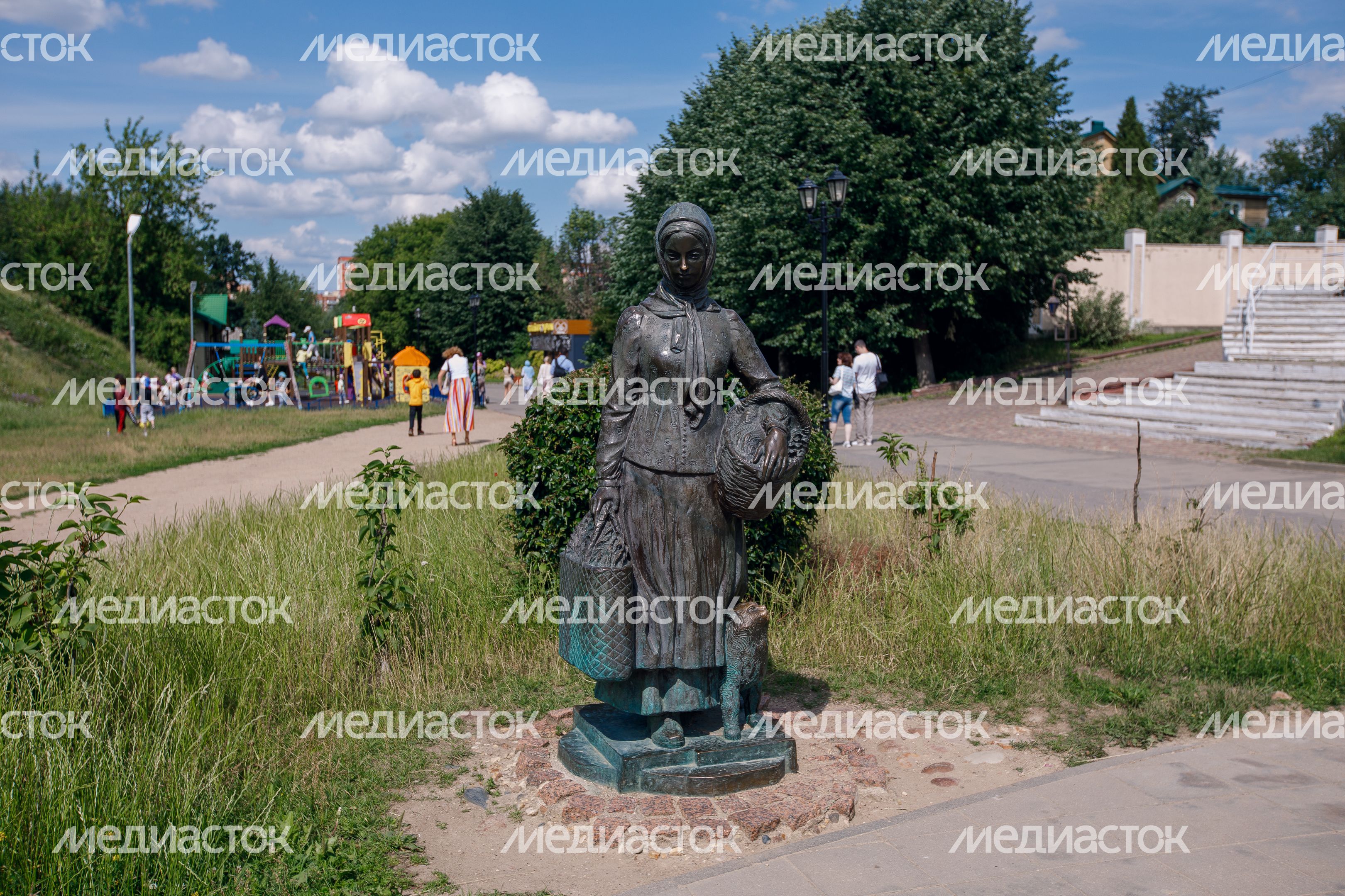Дмитров. Скульптурная композиция «Горожане» Дмитров. Скульптурная композиция «Горожане»