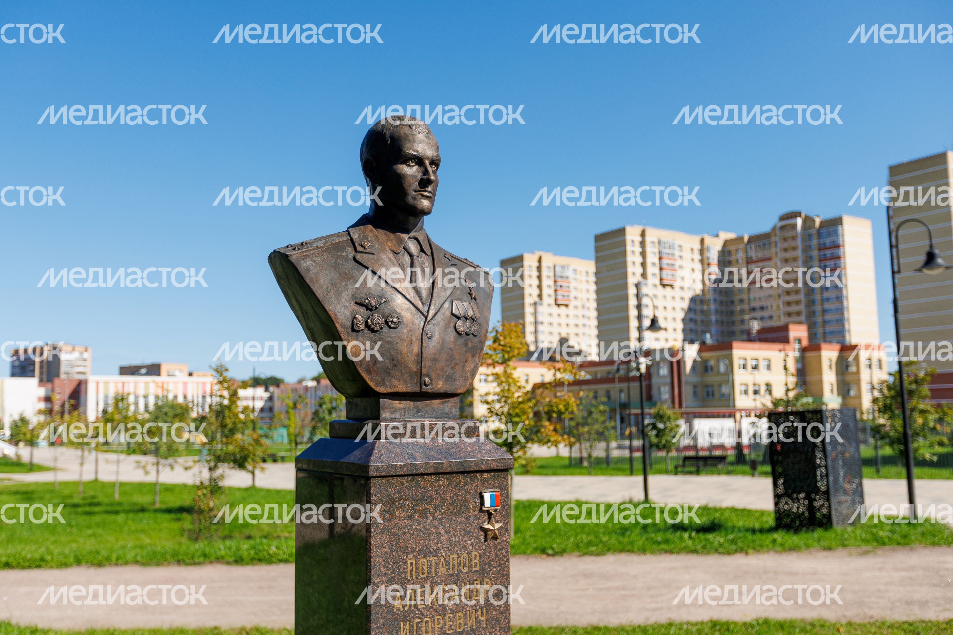 Бюст Героя России Александра Потапова во Владимирском парке Балашихи Бюст Героя России Александра Потапова во Владимирском парке Балашихи