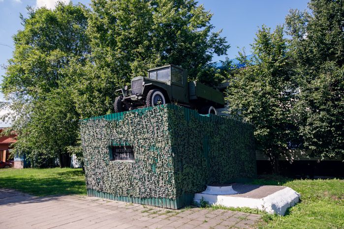 Лобня. Памятник «Полуторка». Автомобиль ЗиС-5_010823_2.JPG