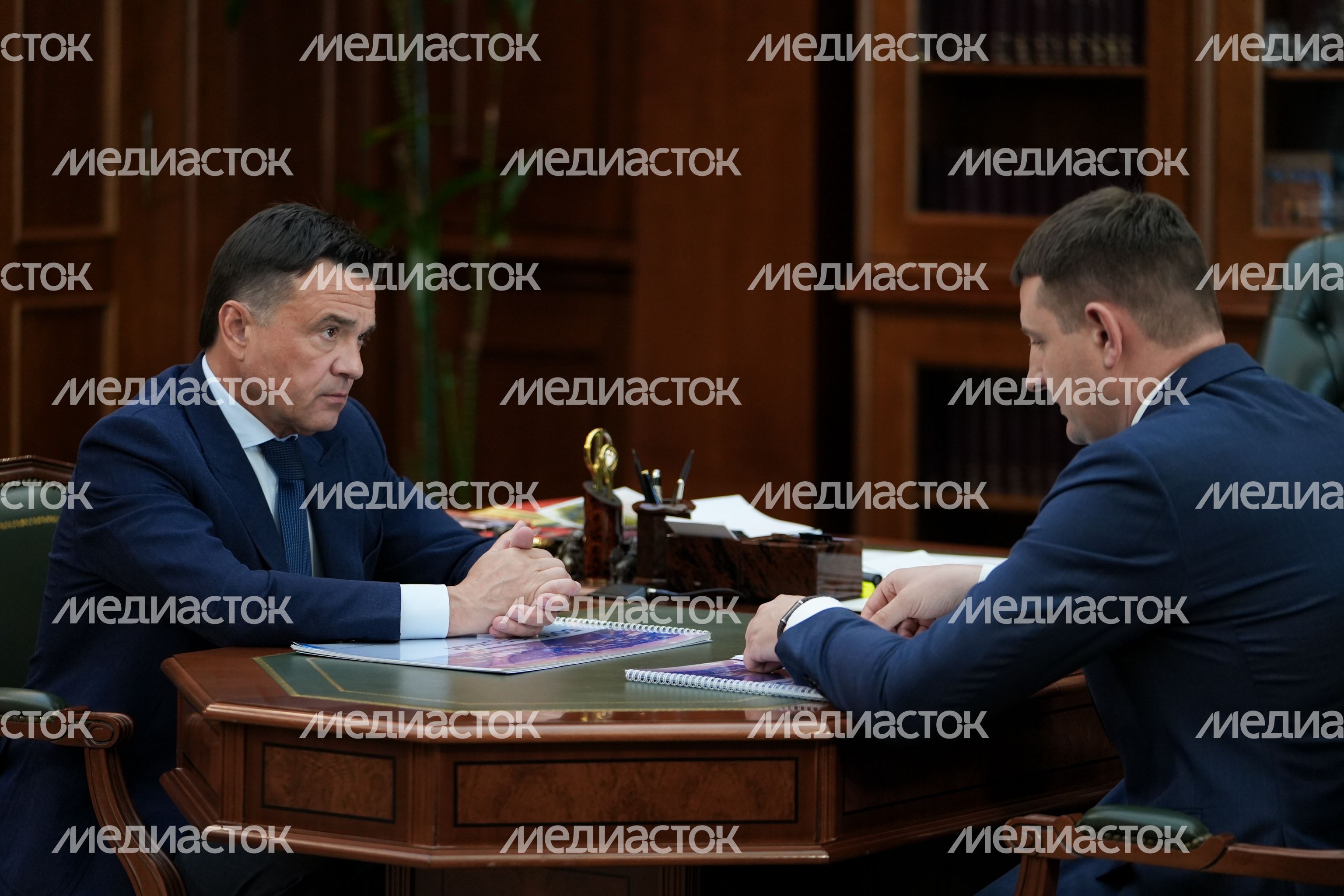 Андрей Воробьев провел рабочую встречу с главой Богородского городского округа Денисом Семеновым