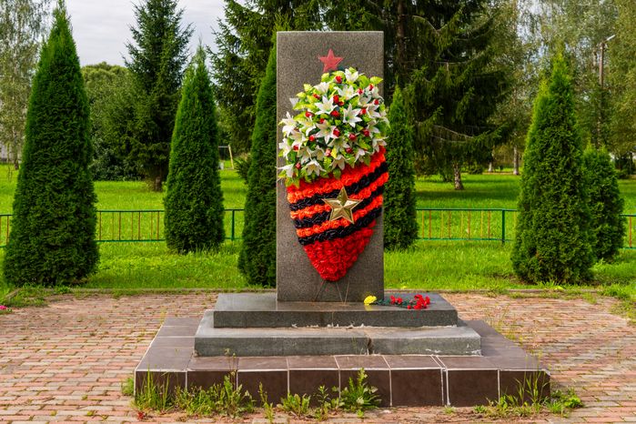 Мемориал «Воинам, павшим в годы Великой Отечественной войны» в селе Новоникольское Талдомского округа