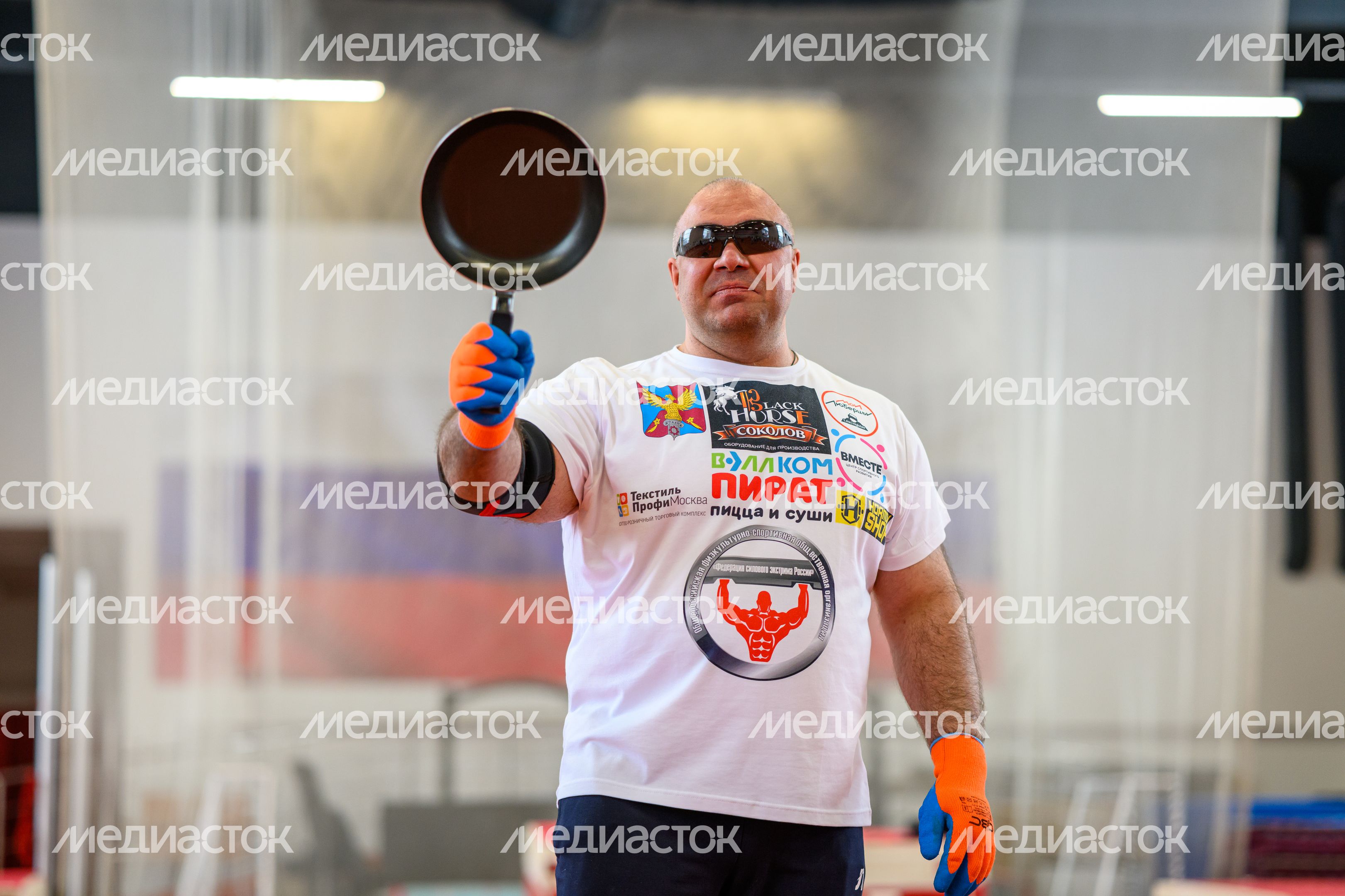 Русский Халк Сергей Агаджанян провел открытую тренировку по силовому экстриму для молодых спортсменов в Люберцах Русский Халк Сергей Агаджанян провел открытую тренировку по силовому экстриму для молодых спортсменов в Люберцах