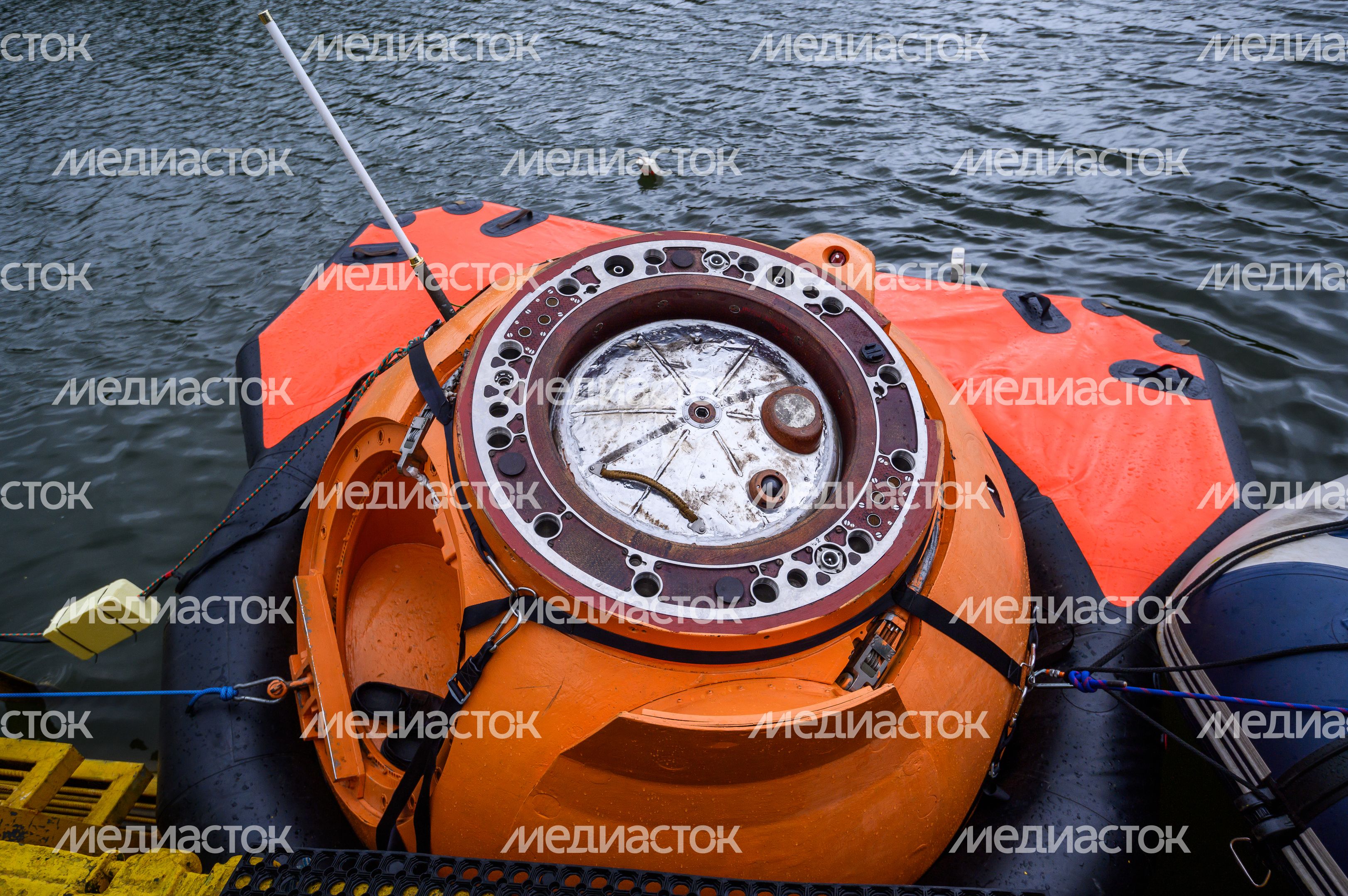 Тренировка космонавтов по действиям после посадки на воду в Ногинске