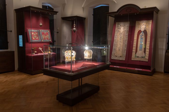 Ризница. Экспозиция Реликвия и сокровища Троице-Сергиева монастыря XI-XVII веков