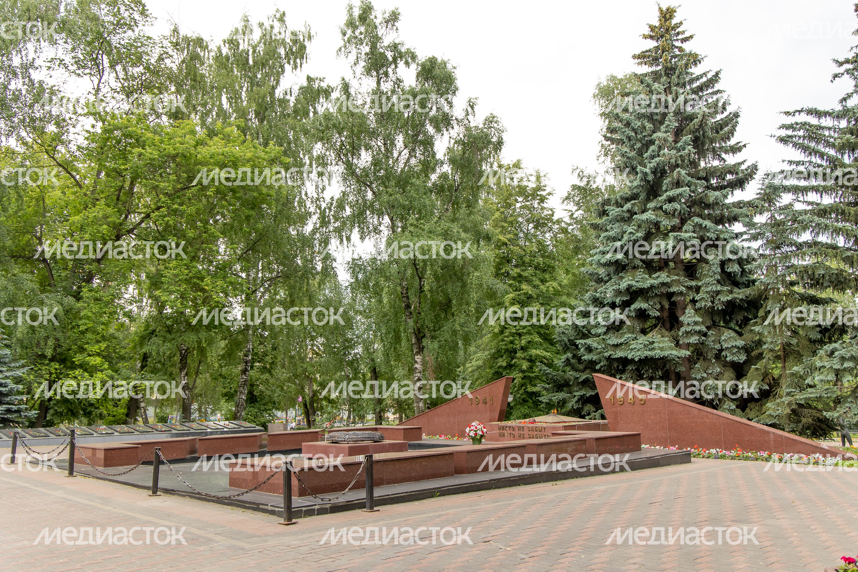 Памятник Никто не забыт, Ничто не забыто