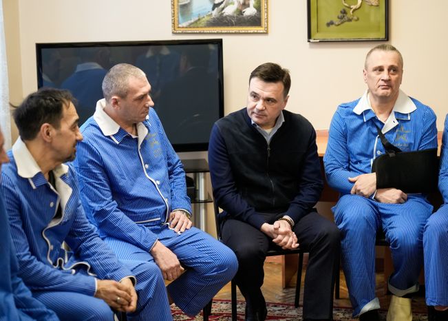 Андрей Воробьев навестил бойцов в военном госпитале под Солнечногорском