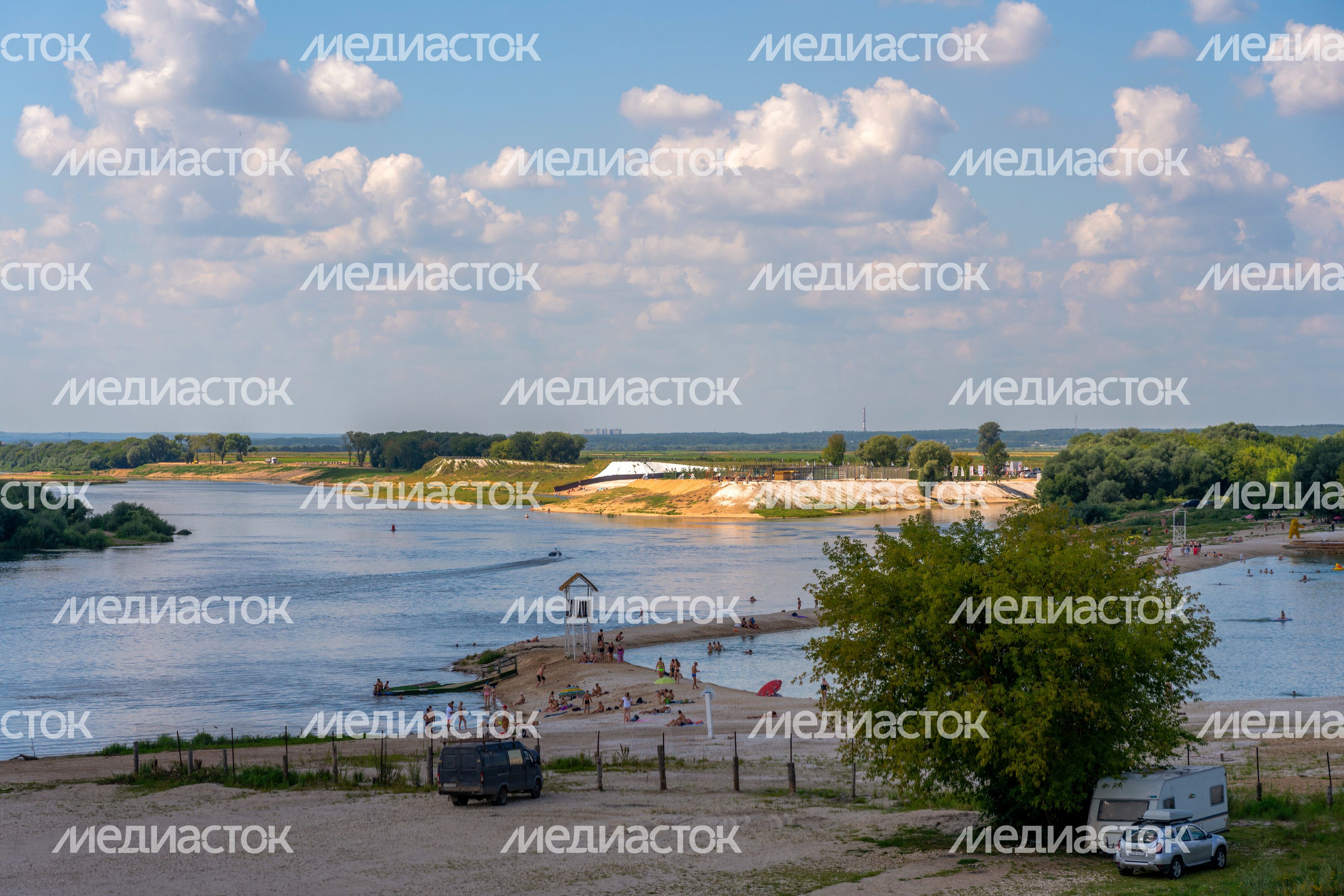 Пляж «Серпуховские Мальдивы» у реки Оки в Серпухове Пляж «Серпуховские Мальдивы» у реки Оки в Серпухове