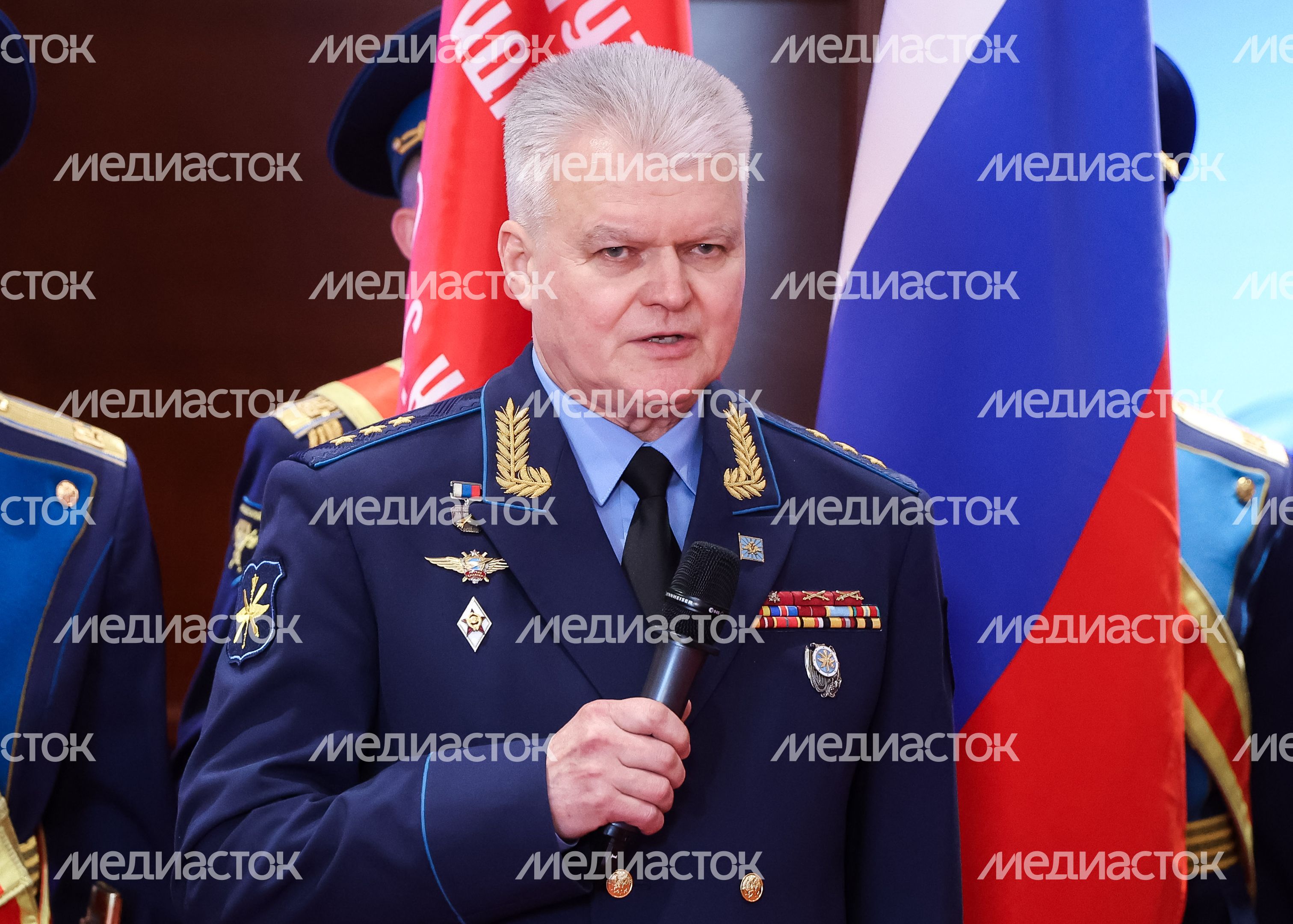 Родственникам легендарного лётчика Николая Терёхина передали "Золотую Звезду" Героя России