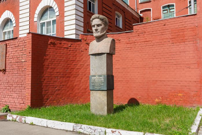 Бюст Петра Анисимовича Моисеенко в Орехово-Зуево - организатора Морозовской стачки рабочих в 1885 году