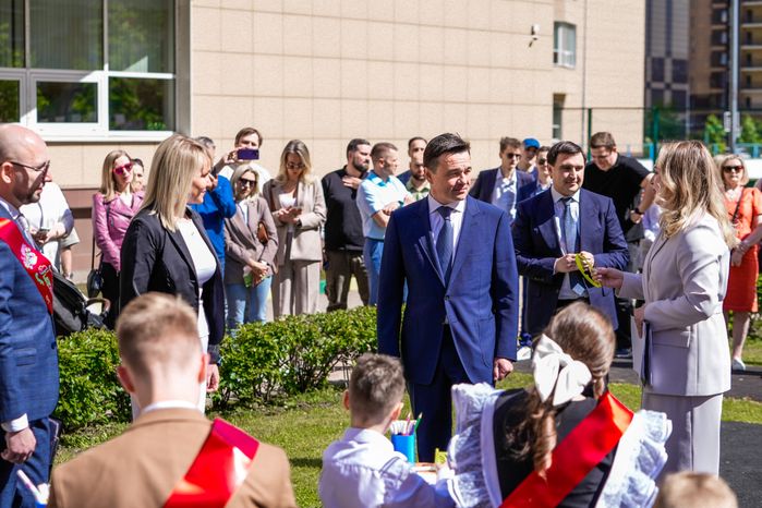 Губернатор поздравил выпускников реутовской СОШ №10 с последним звонком