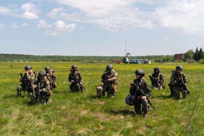 Военно-техническая игра "Арт-дуэль-2024" на аэродроме Волосово