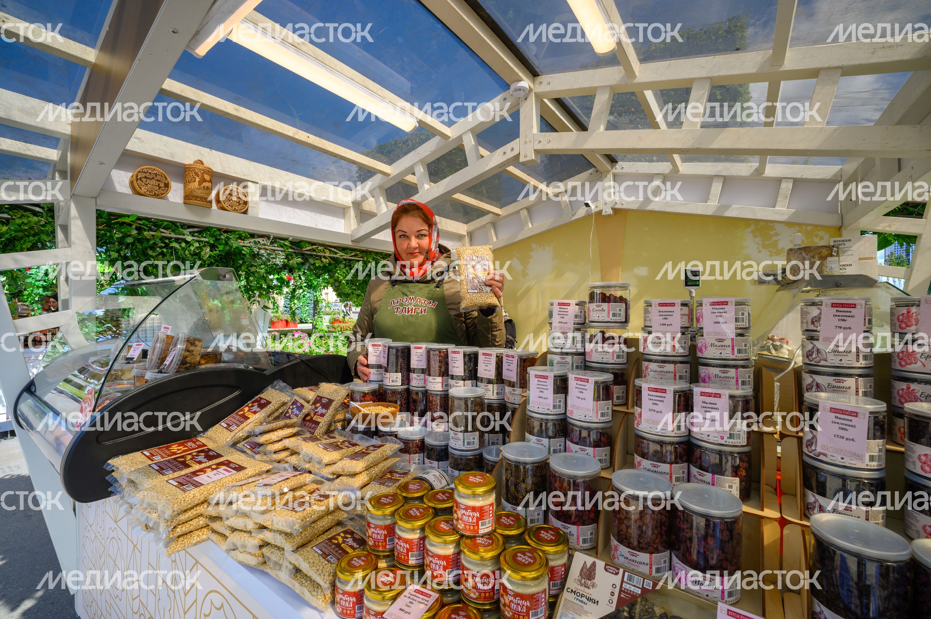 Ярмарка продуктов питания, произведенных в Подмосковье, на гастрономическом фестивале «Вкусы России» 2026 на ВДНХ