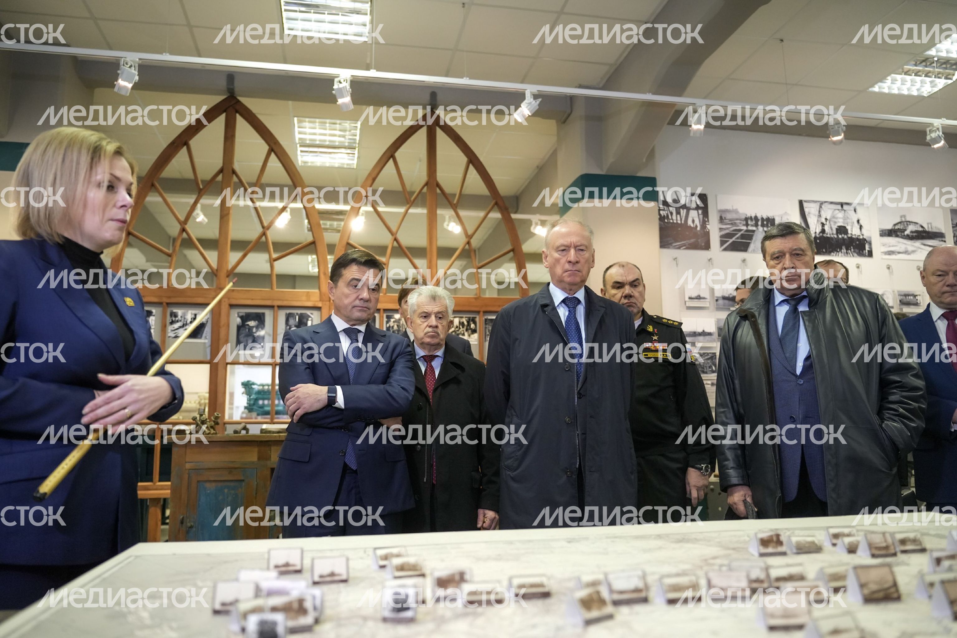 Андрей Воробьев, Николай Патрушев и Игорь Щёголев посетили музей Коломенского завода