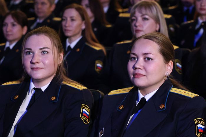 Судебных приставов поздравили с профессиональным праздником