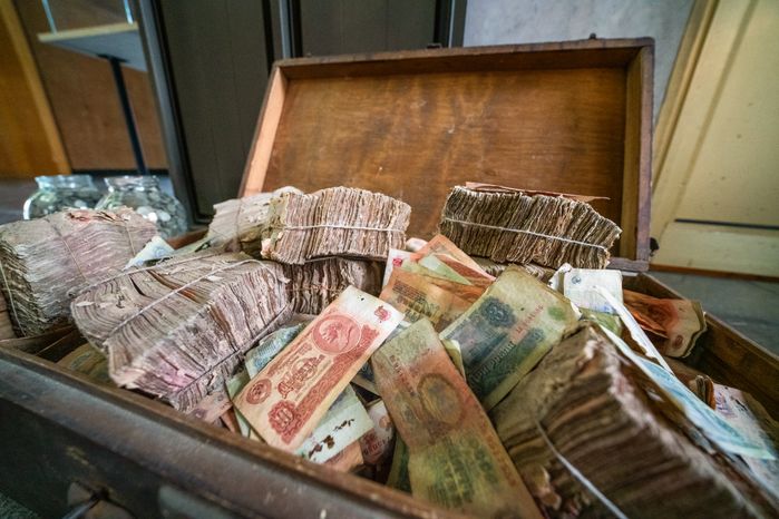 Выставка необычных денежных знаков в Горках Ленинских