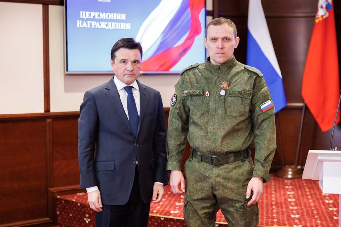 Андрей Воробьев вручил бойцам подразделения БАРС медали "За храбрость" II степени