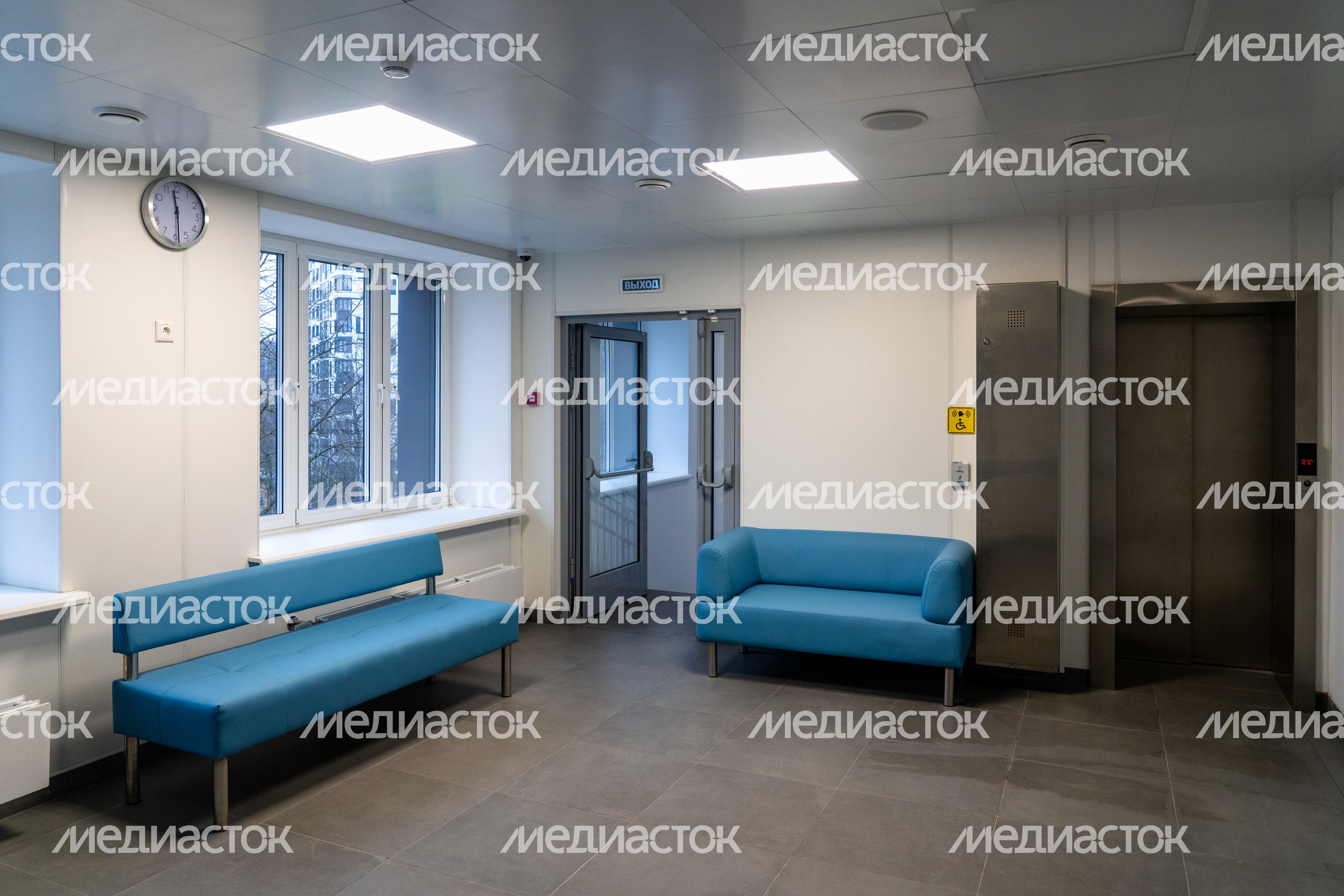 Зона ожидания в новом хирургическом корпусе Одинцовской областной больницы Зона ожидания в новом хирургическом корпусе Одинцовской областной больницы
