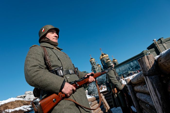 Военно-историческая реконструкция битвы за Сталинград у храма ВС РФ в Кубинке