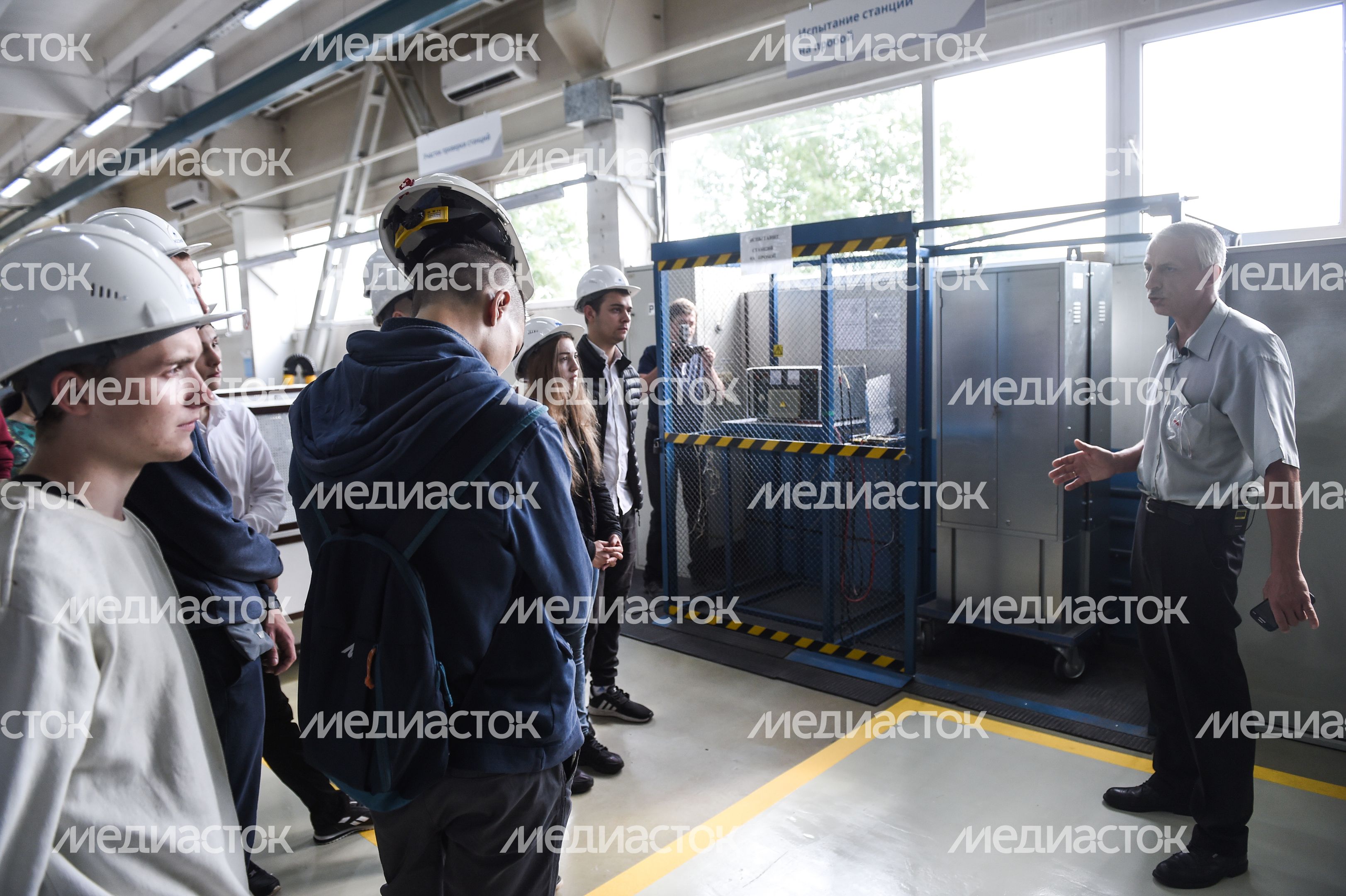 Экскурсия для студентов на производство Мослифт