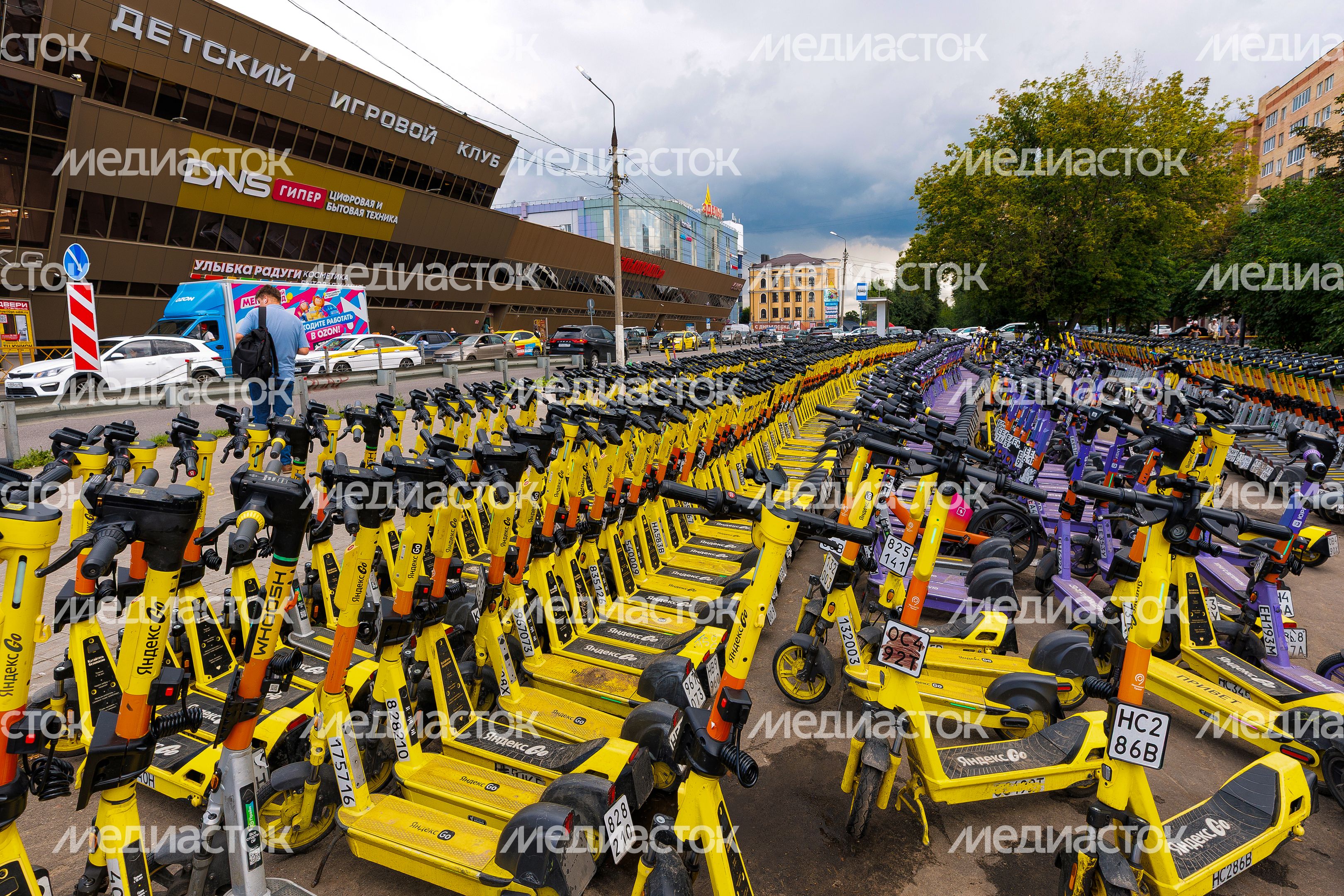 Стоянка электросамокатов в микрорайоне Железнодорожный, Балашиха