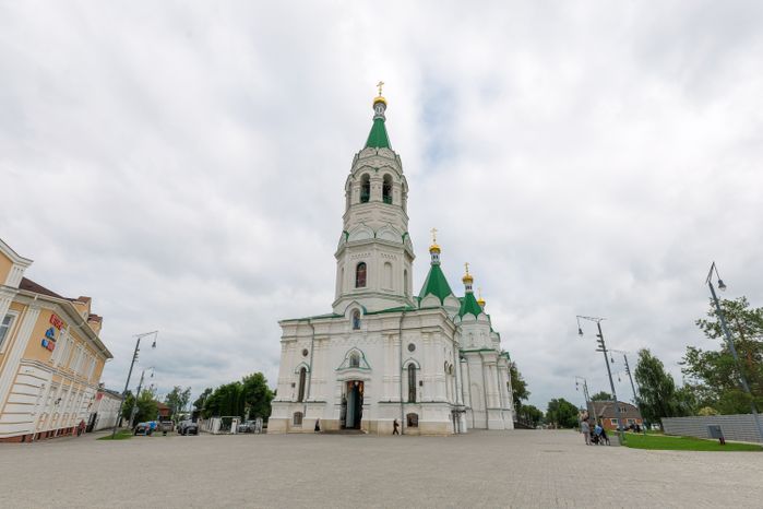 Кафедральный собор Александра Невского в Егорьевске летом