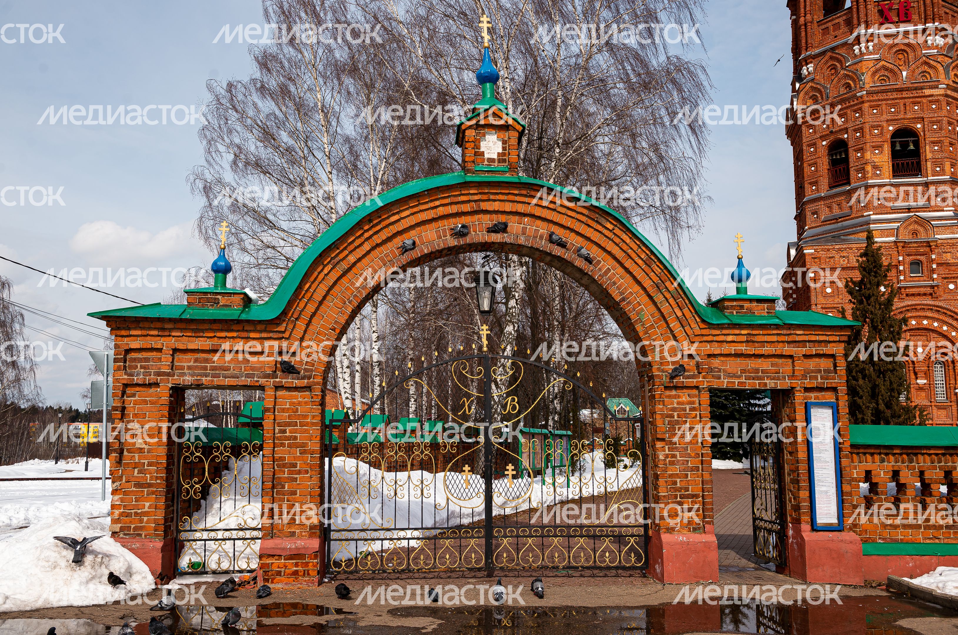 Весенние виды Покровского Храма поселка Черкизово