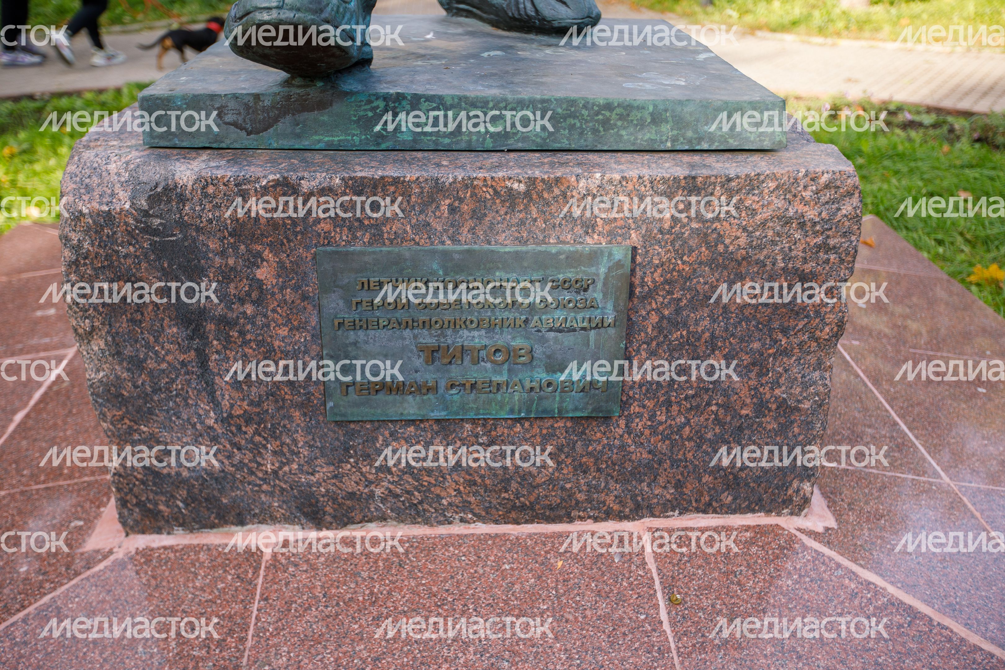 Краснознаменск. Памятник космонавту Герману Титову Краснознаменск. Памятник космонавту Герману Титову