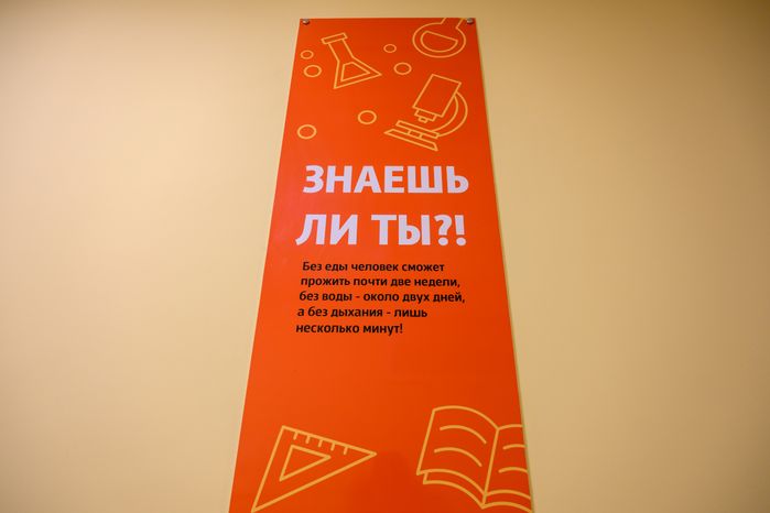 Коридор нового корпуса начальной школы образовательного комплекса №19 в Мытищах
