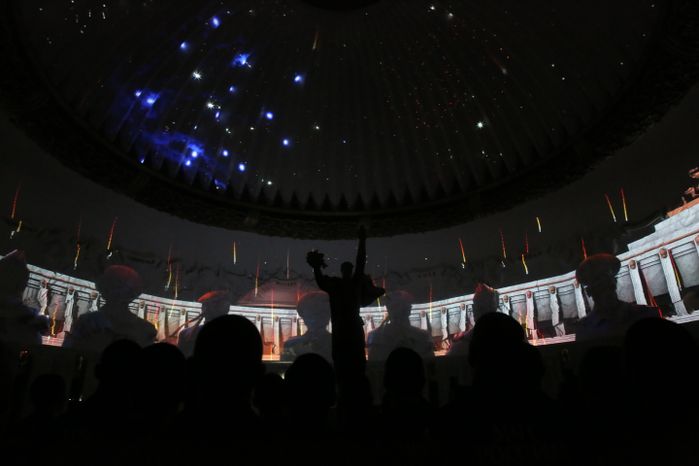 Акция «Знамя Победы» на Поклонной горе в Москве