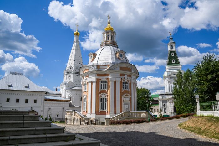 Солнечная Свято-Троицкая Сергиева лавра