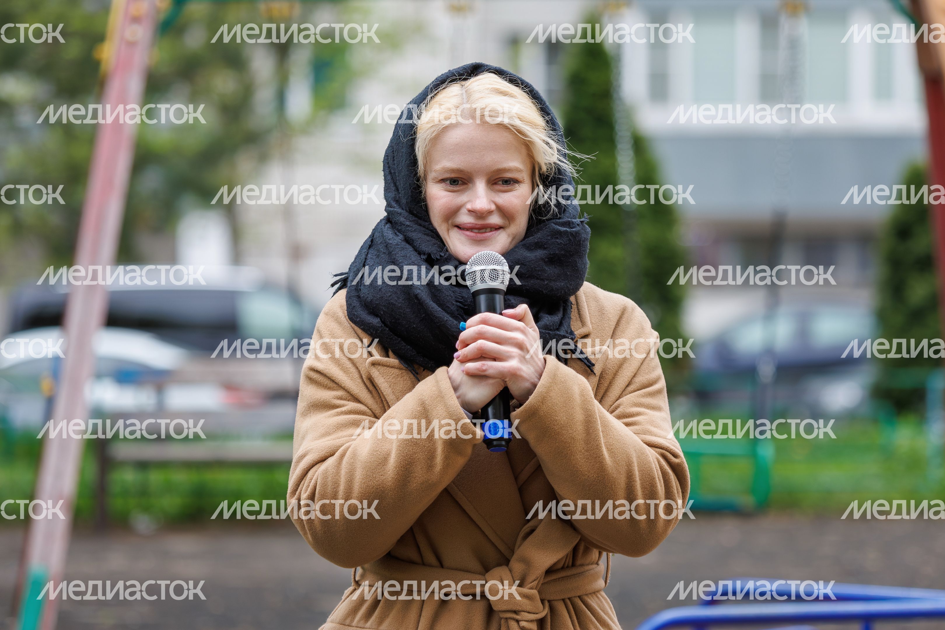 Акция «Песни Победы» для жительницы блокадного Ленинграда Людмилы Ивановны Бриллиантовой ко Дню Победы в Химках Акция «Песни Победы» для жительницы блокадного Ленинграда Людмилы Ивановны Бриллиантовой ко Дню Победы в Химках