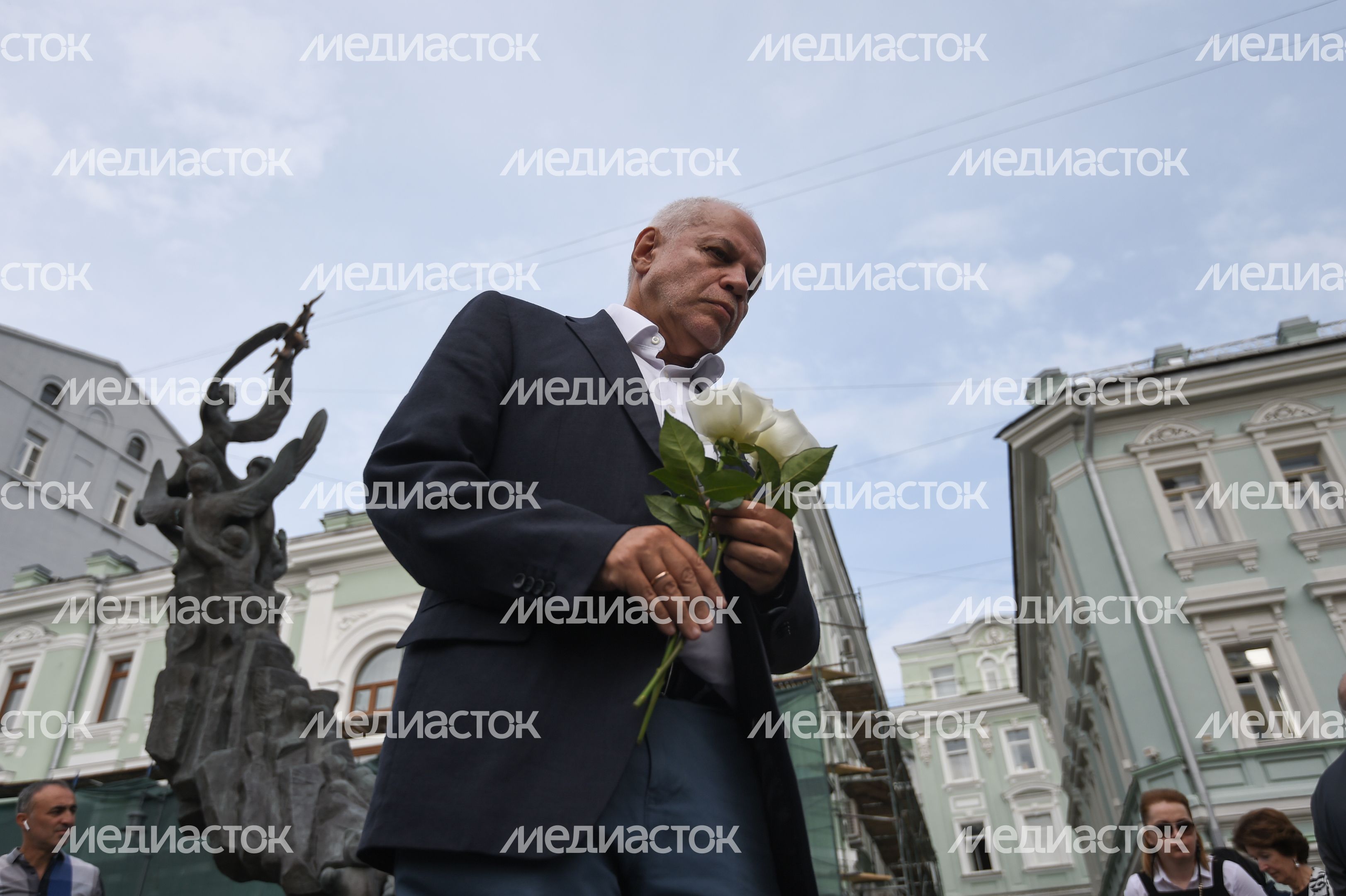 Митинг «Без слов» в память о жертвах трагедии в Беслане прошел в Москве Митинг «Без слов» в память о жертвах трагедии в Беслане прошел в Москве