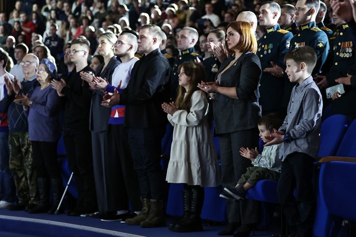 Лауреатами премии "Мы рядом. Доброе дело" стали 70 человек