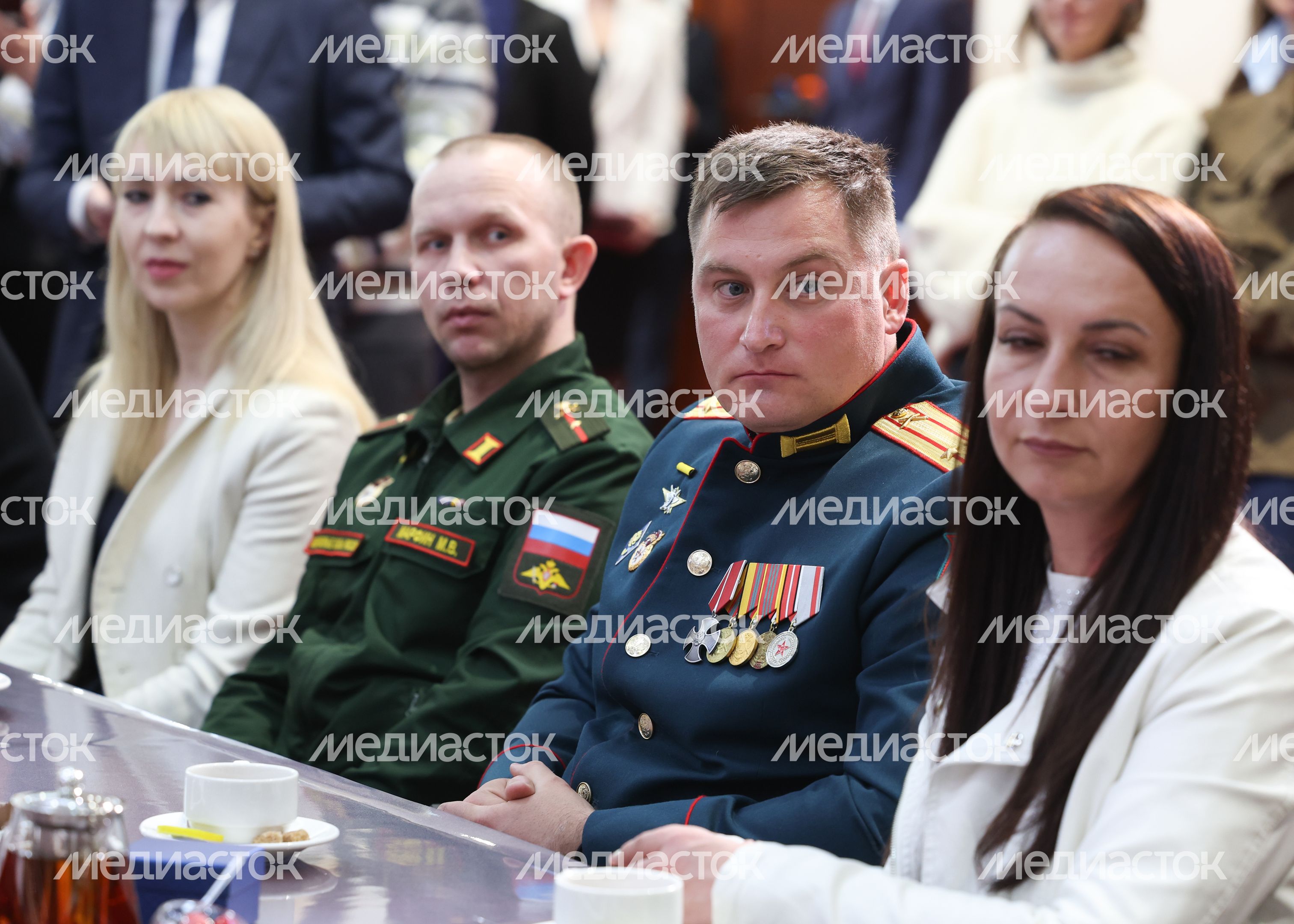 Участникам СВО вручили ключи от автомобилей с ручным управлением Участникам СВО вручили ключи от автомобилей с ручным управлением