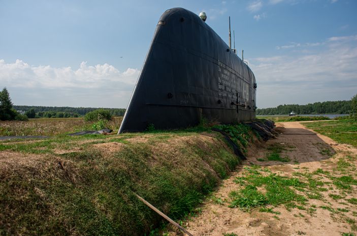 Летние виды памятника подводной лодке К-19