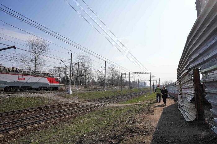 Проверка строительства пешеходного перехода в Люберцах Губернатором Подмосковья