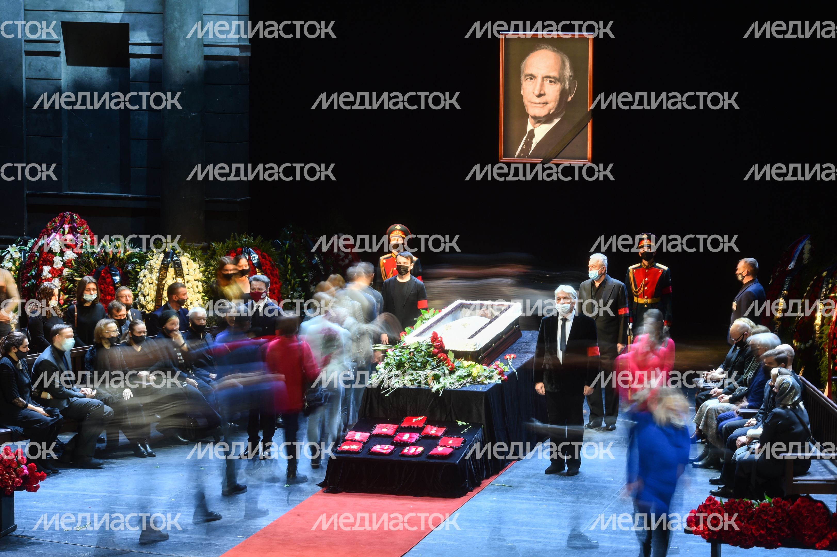 Церемония прощания с актером Василием Лановым в московском театре имени Вахтангова