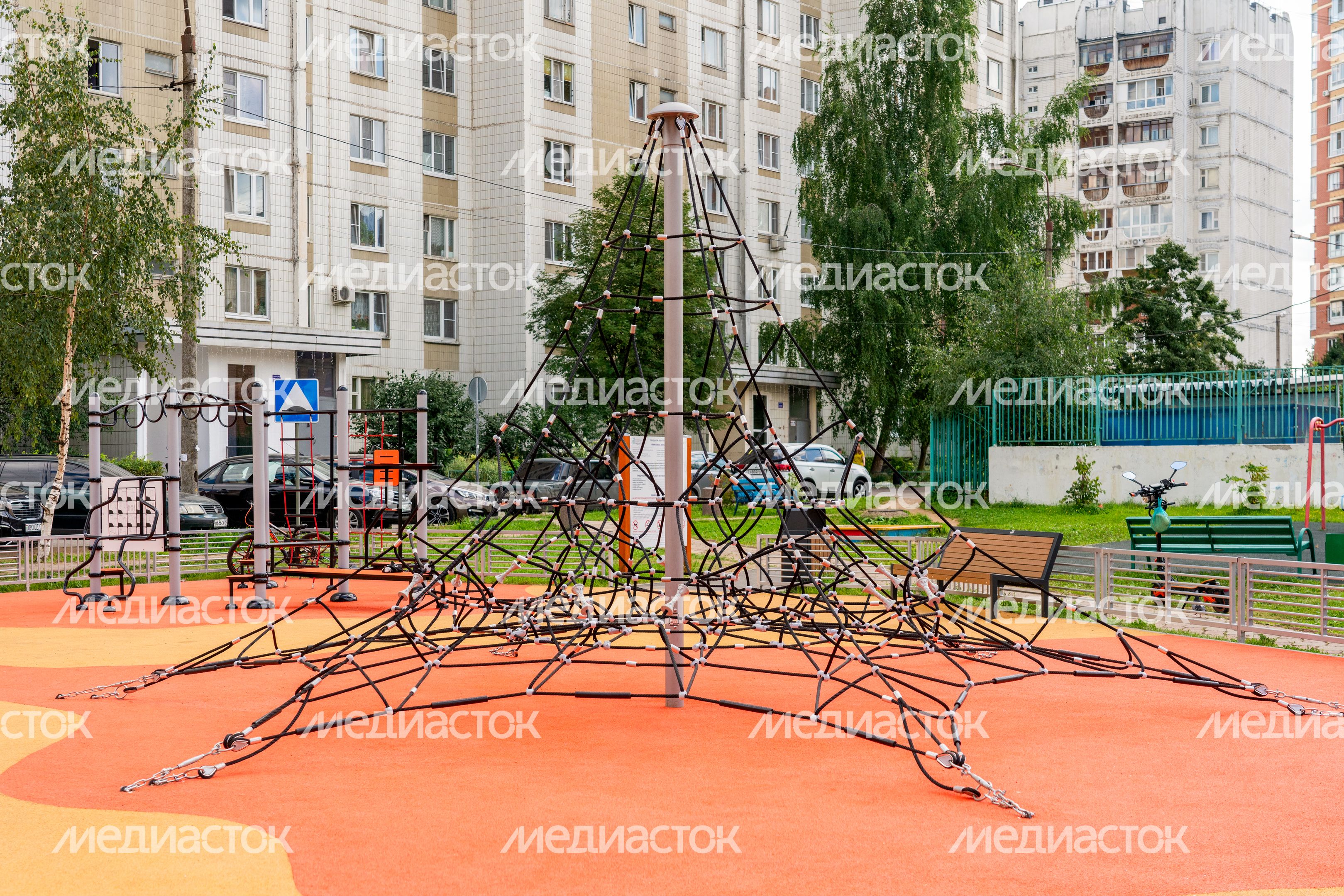 Новая детская игровая площадка на улице Текстильной в Лобне