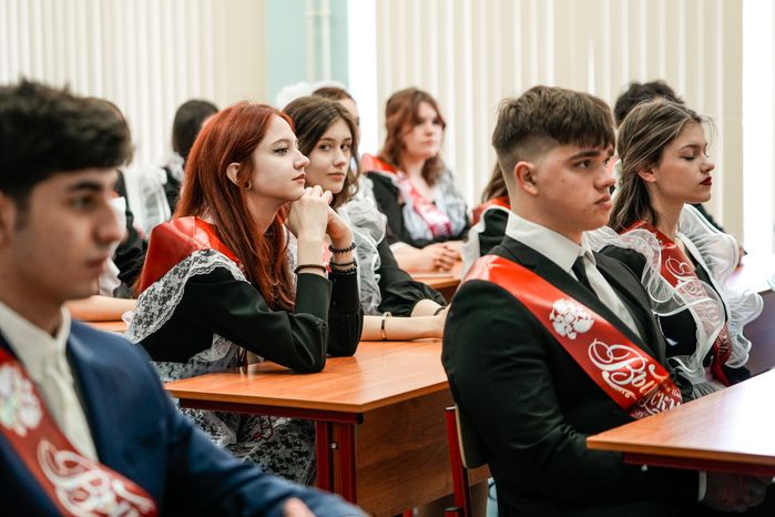 Губернатор поздравил выпускников реутовской СОШ №10 с последним звонком