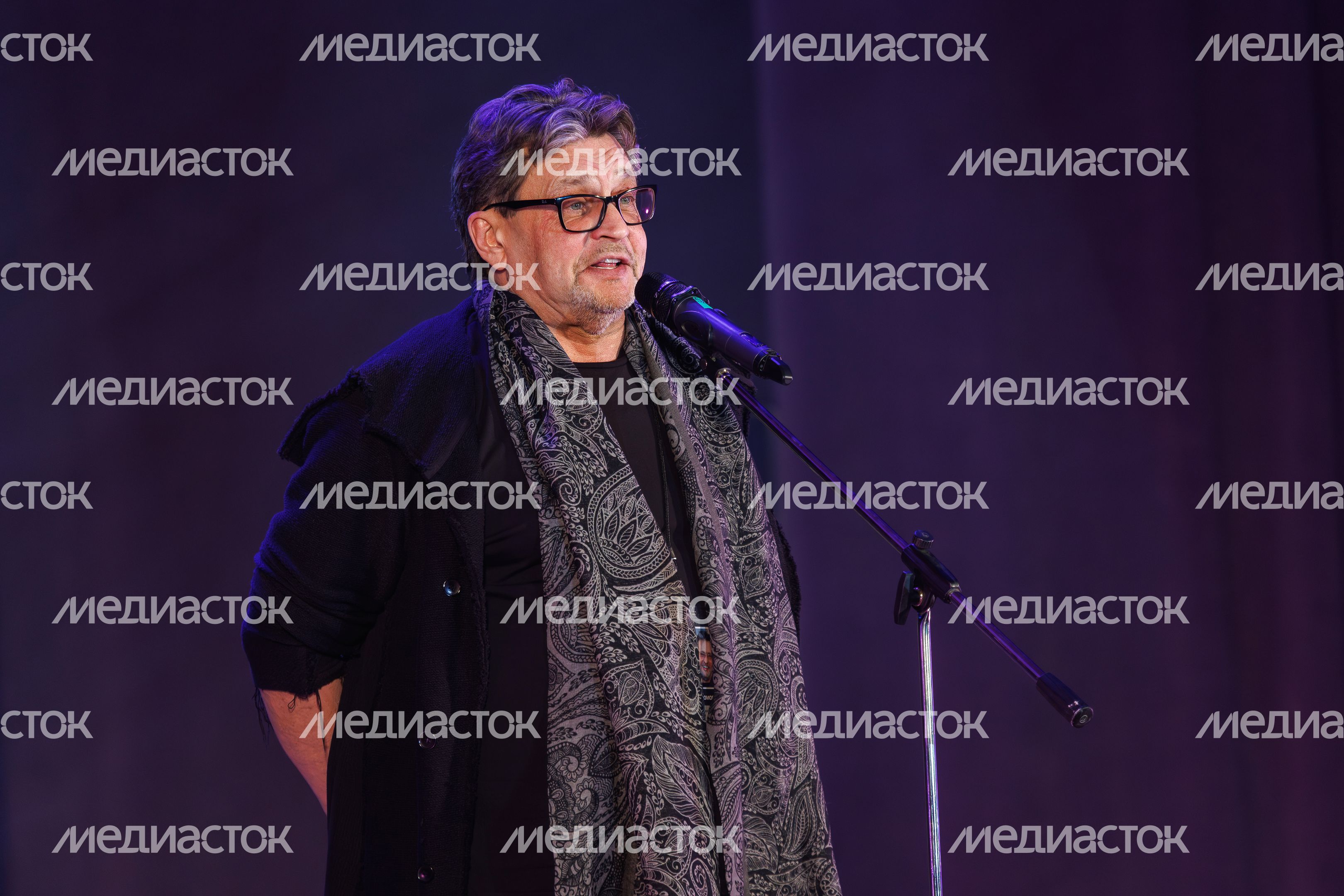 Актер Александр Домогаров на открытии Международного кинофестиваля имени Вячеслава Тихонова «17 мгновений…» Актер Александр Домогаров на открытии Международного кинофестиваля имени Вячеслава Тихонова «17 мгновений…»
