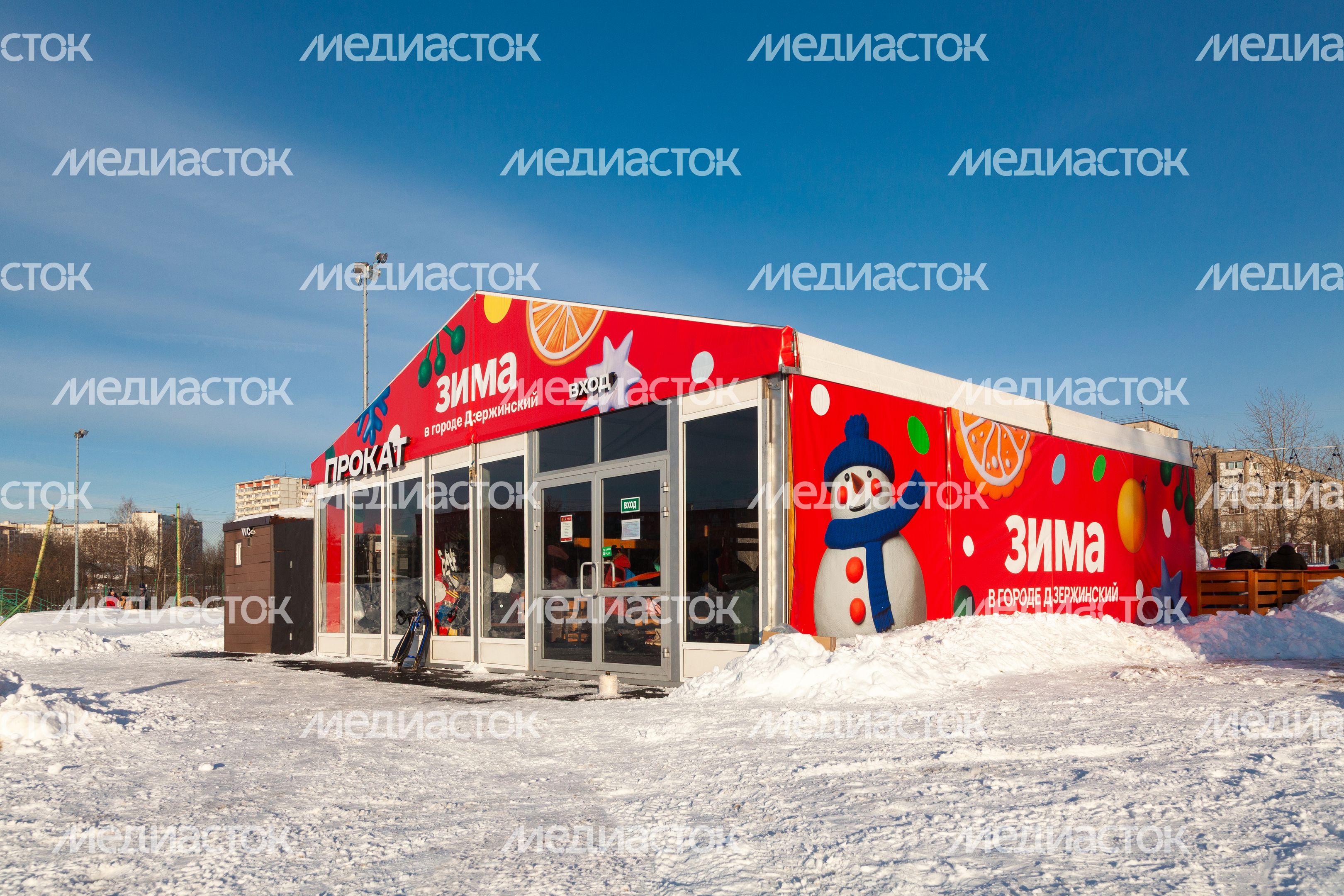 Каток у стадиона «Орбита» в Дзержинском Каток у стадиона «Орбита» в Дзержинском
