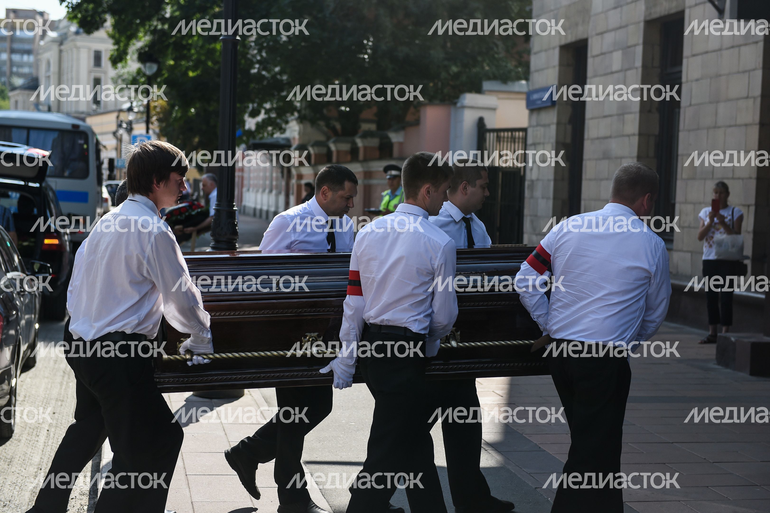 Церемония прощания с писателем Владимиром Войновичем в Москве