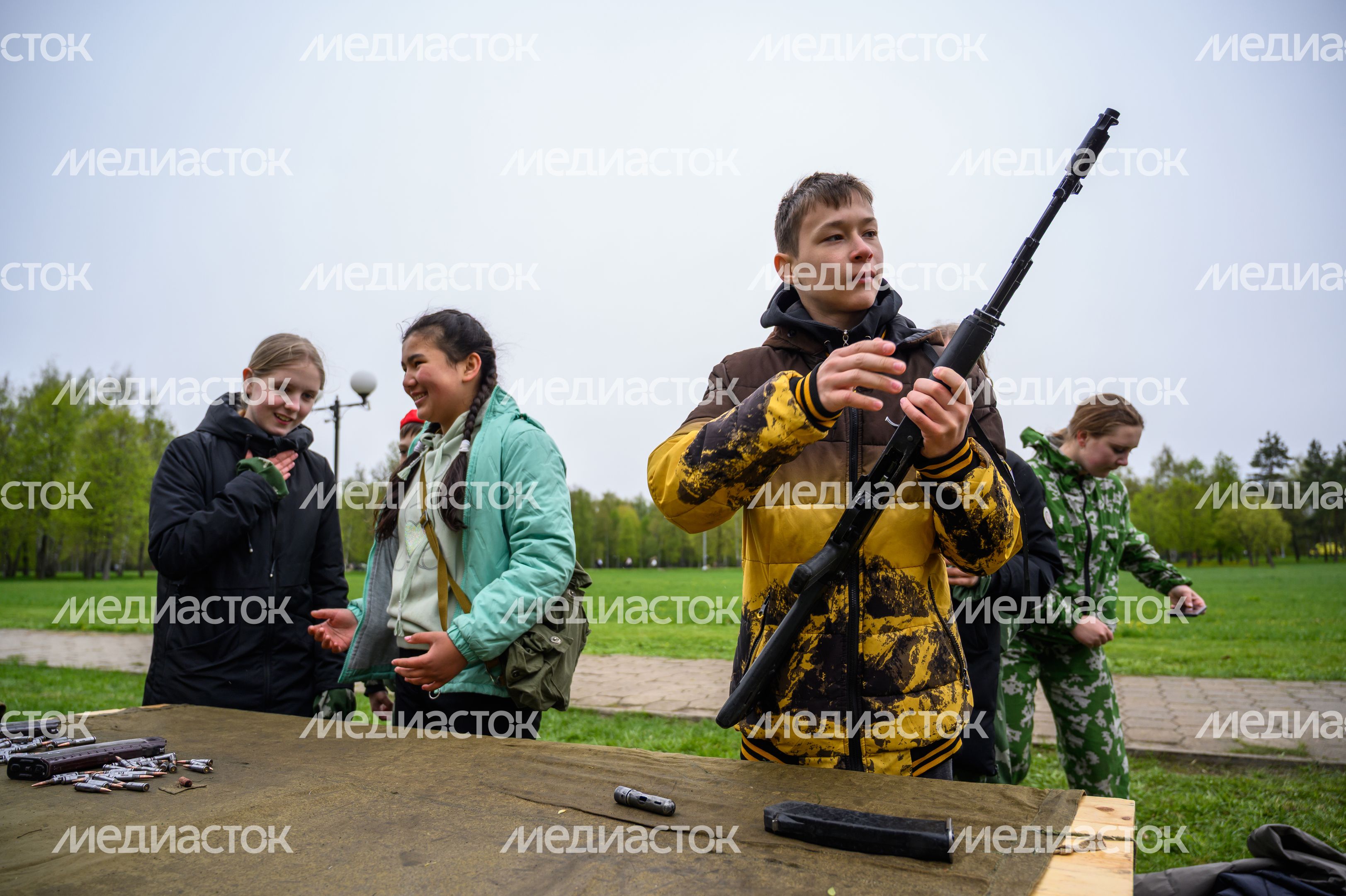 Военно-патриотическая игра «Юнармия, вперед!», посвященная Дню Победы, в Горках Ленинских Военно-патриотическая игра «Юнармия, вперед!», посвященная Дню Победы, в Горках Ленинских